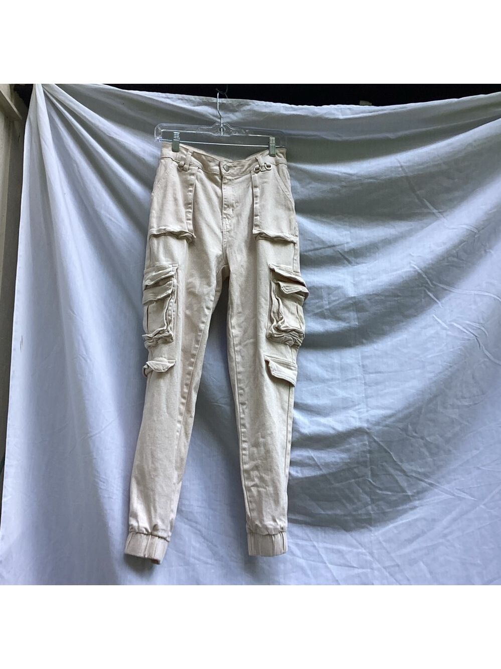 American Bali cream cargo jogger pants, size medium